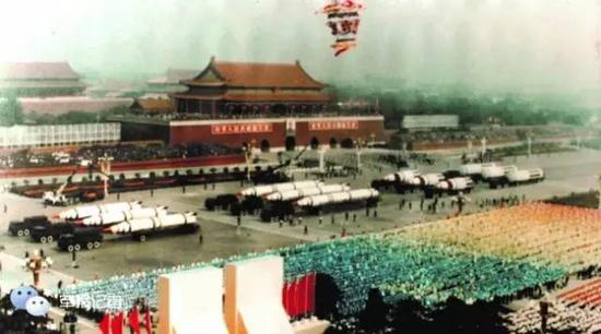 △1984年，首次参加国庆大阅兵