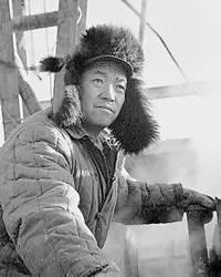 　　王进喜（1923-1970），男，汉族，甘肃省玉门市人，中共党员。生前系中国石油大庆油田1205钻井队队长。