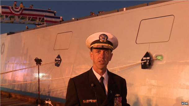 美国海军作战部长理查德森出席“朱姆沃尔特”号入列仪式