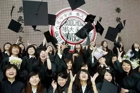 ▲台湾东吴大学毕业生