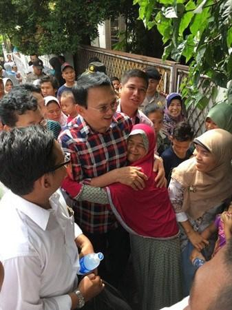 钟万学在竞选活动现场