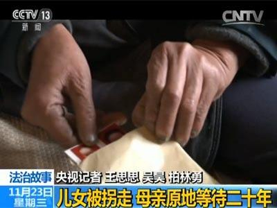 看过之后，罗兴珍小心翼翼地把照片装进信封，她说，这是她的心肝，是无价之宝。