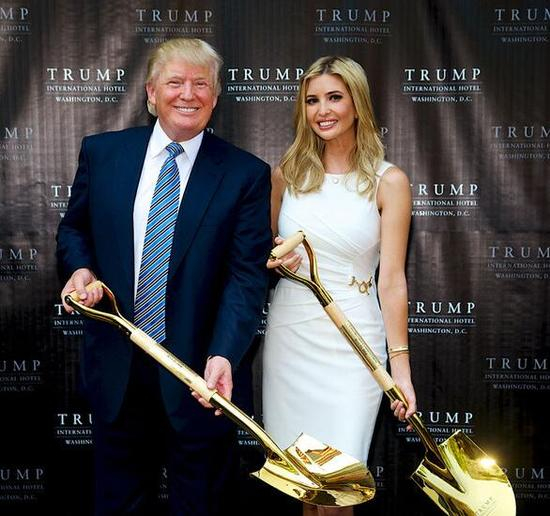 特朗普父女合影