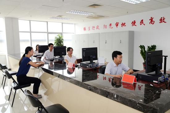 　　国家烟草专卖局设立政务服务大厅，公开办理许可事项。