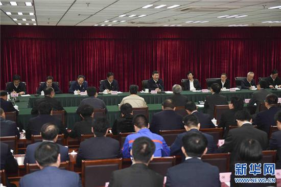 　　4月26日，中共中央总书记、国家主席、中央军委主席习近平在安徽合肥主持召开知识分子、劳动模范、青年代表座谈会并发表重要讲话。新华社记者 李学仁 摄