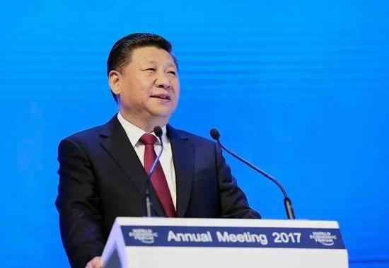 　　1月17日，国家主席习近平在瑞士达沃斯国际会议中心出席世界经济论坛2017年年会开幕式，并发表主旨演讲。 新华社记者 兰红光 摄
