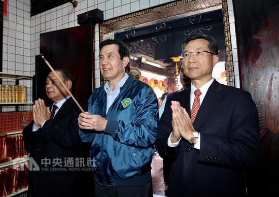 马英九除夕一早赴寺庙祈福（图片来源：“中央社”）