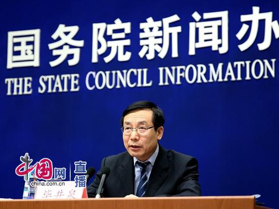 国务院食安办主任、国家食品药品监督管理总局局长毕井泉回答记者提问（中国网 宗超摄）