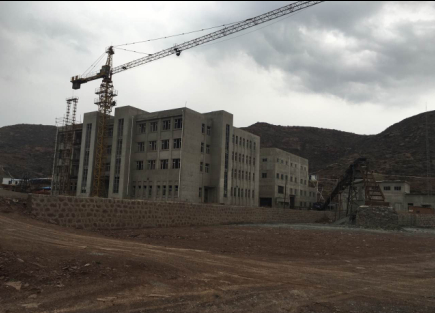  建在4A级风景区芦芽山风景区里的明业煤矿。 刘立民 摄