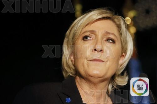  2017年2月17日，在法国克莱尔沃-莱拉克，法国极右翼政党“国民阵线”领导人玛丽娜·勒庞参加活动时发表讲话。（新华社/路透）