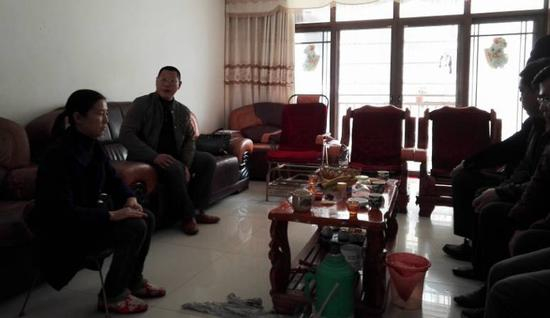  谈起卓宇的事，廖某面色低沉