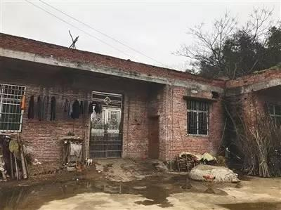  明家7口住在2013年新建的砖房里