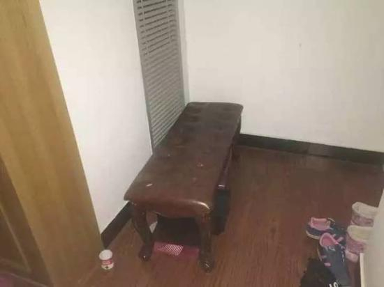 △嫌犯住所的门口，是单户单梯的房间构造