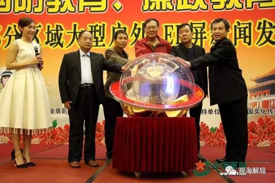 （李学政[右四]出席活动）