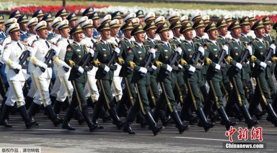 3月23日，在巴基斯坦首都伊斯兰堡，中国军人参加“巴基斯坦日”阅兵仪式。