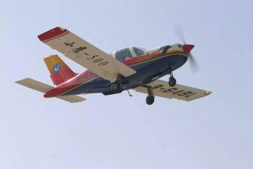 　　2003年10月26日，“小鹰”500首飞