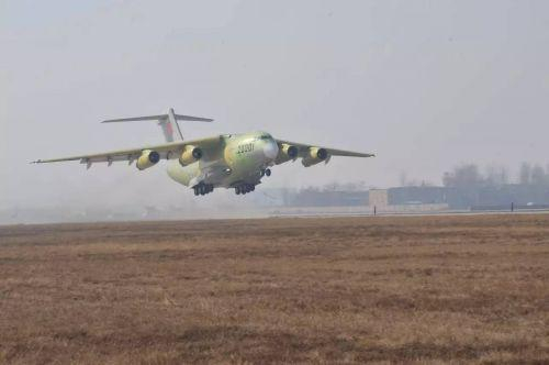 　　2013年1月26日，运20首飞成功