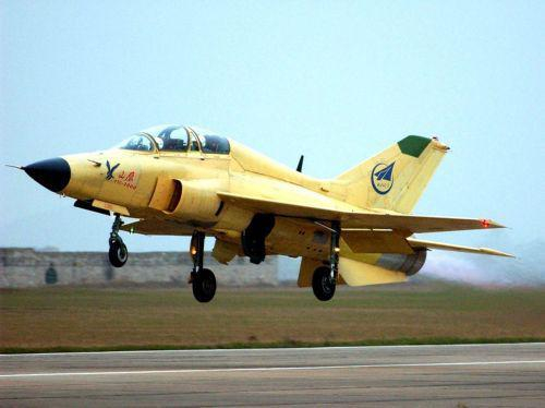 　　2003年12月13日，“山鹰”高级教练机首飞成功