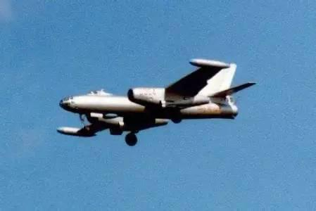 　　1966年9月25日，中国第一架轰炸机轰5首飞成功