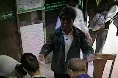 事发当日监控视频截图 资料图