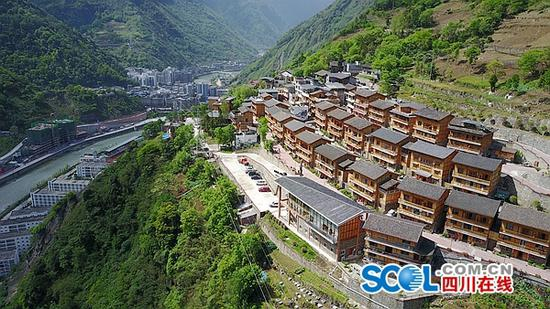 航拍雪山村（摄影 喻茂）