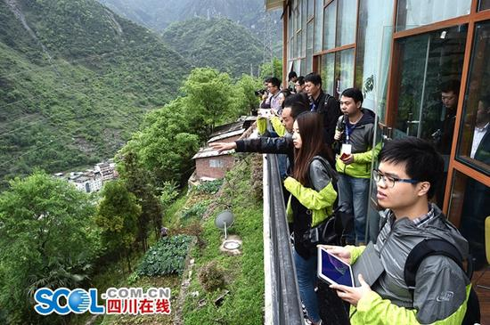 走进宝兴雪山新村