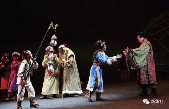 　　2016年6月4日，演员在宁夏大剧院出演歌剧《张骞》。新华社记者&nbsp;王鹏&nbsp;摄