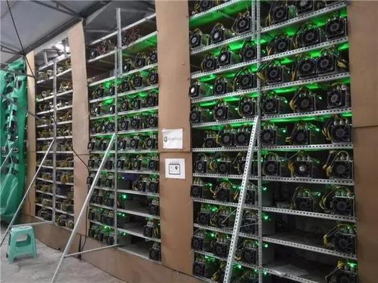 ▲四川乐山马边彝族自治县一座矿场中的矿机（每经记者&nbsp;陈耀霖摄）