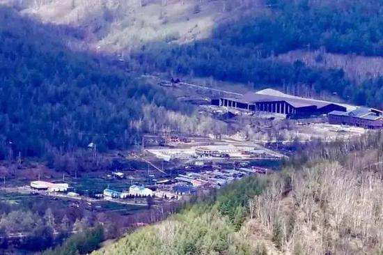 ▲ 在白狼峰顶眺望林俗村