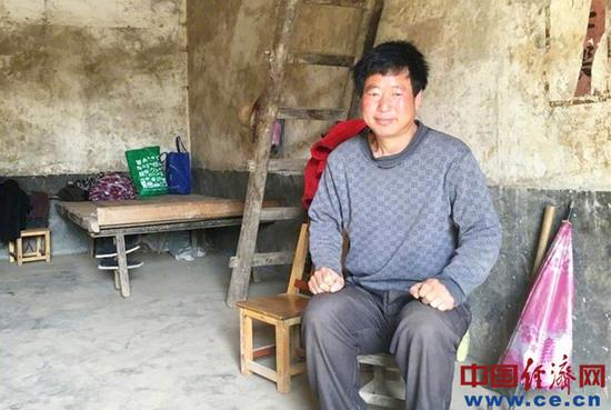 图为坎子山村贫困户代金涛