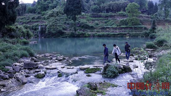 村民带路走村入户