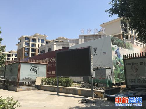 图：燕顺路上，中介门店依然很多。中新经纬刘雪玉摄