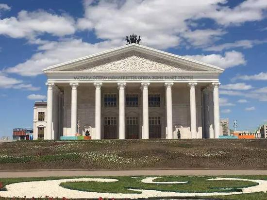 　　阿斯塔纳国家歌剧芭蕾舞剧院