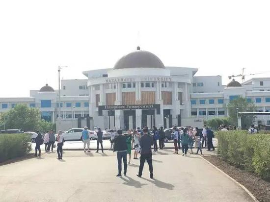 　纳扎尔巴耶夫大学