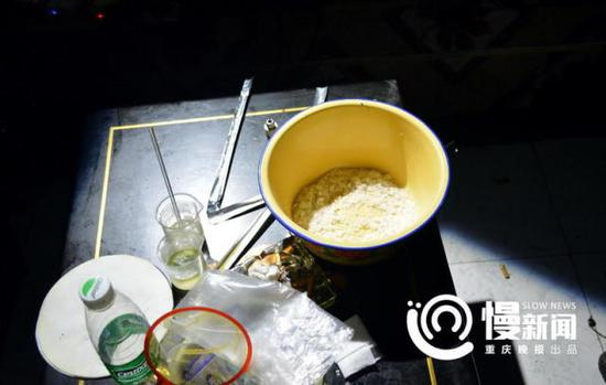 盆里装着大量毒品