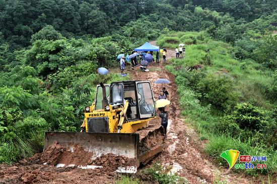 6月23日，张家界大成俄罗斯国际马戏城破土仪式现场。中国青年网记者 吴楚摄