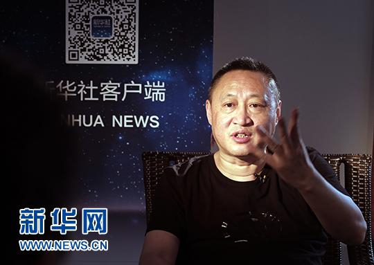 导演毛卫宁接受新华社记者专访。新华社记者 孟菁摄