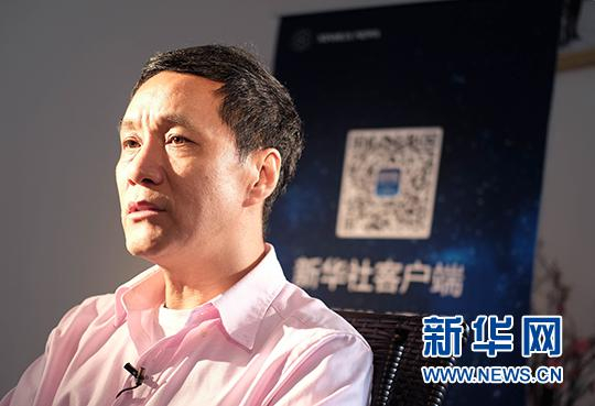 演员冯远征接受新华社记者专访。新华社记者 孟菁摄