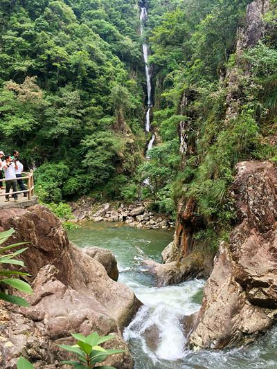 东江源区山青水净&nbsp;央视网郑芳摄&nbsp;