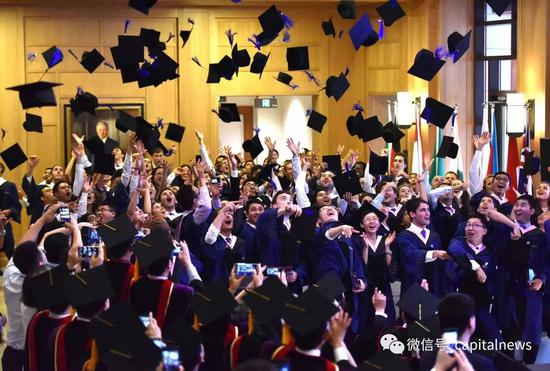清华大学苏世民书院毕业典礼。　　
