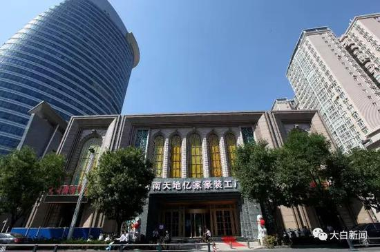 图为“河南天地亿家豪装工厂店”