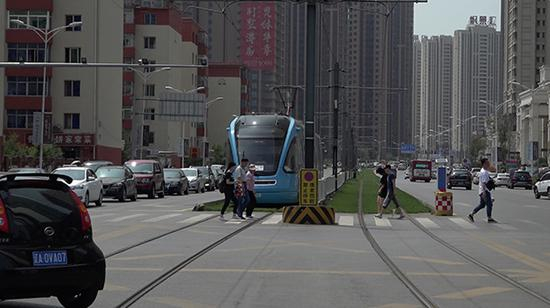 赵金龙居住的营盘小区，曾经是农村，现在四周已经高楼林立。&nbsp;