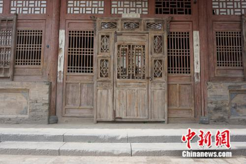 北梁棚户区。孙静波 摄