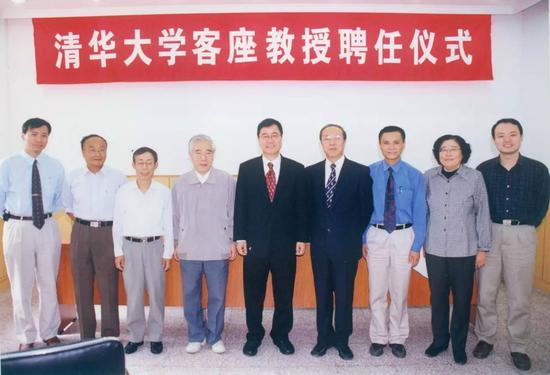 ▲王康隆受聘为清华大学微电子学研究所客座教授。