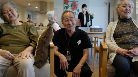  70岁的田坂先生已经在日本横滨的十字心医院工作了五年&nbsp;图片来源：CNN&nbsp;