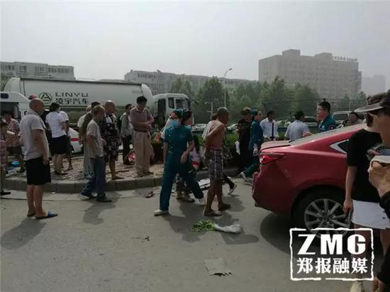  网友拍摄的现场图片