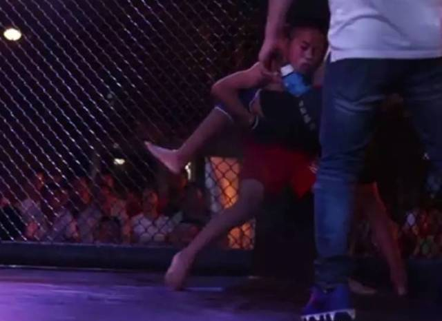 △“格斗孤儿”视频截图