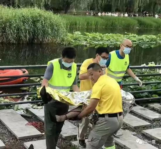 △“721”暴雨后，民间救援队更多的参与到北京溺水者的打捞工作中