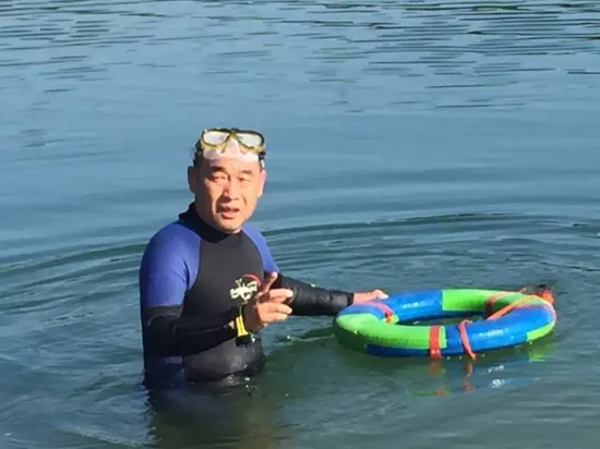 牛振西在救援现场。
