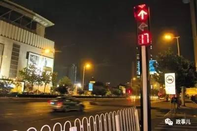 武长顺2012年发明的信号灯